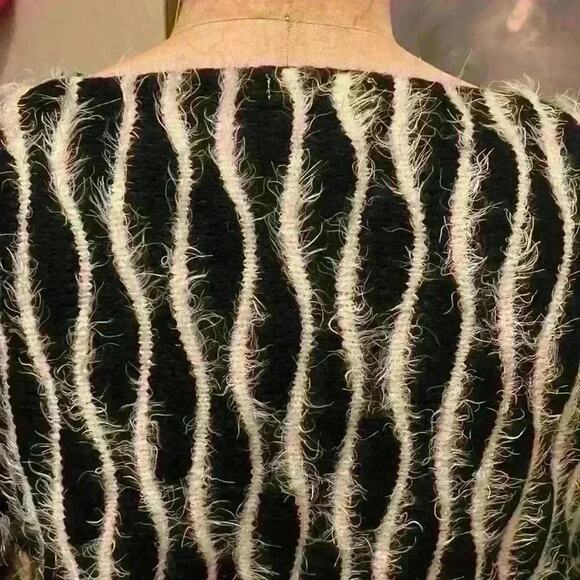 Sisters Black and White Eyelash Sweater Size XL - Picture 8 of 10